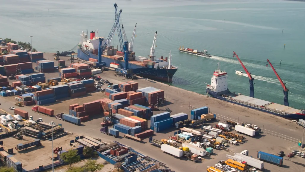 Port of Miami with shipping containers — reasons to come to miami for your cdl